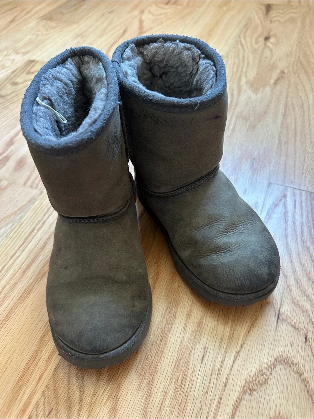 UGG Short Shearling Boots - Charcoal Gray